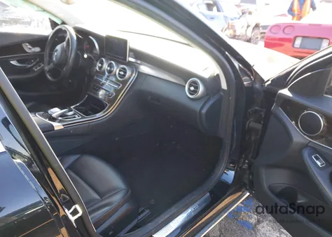 2016 Mercedes-Benz C 300 4Matic из США, поврежденный, VIN 55SWF4KB4GU135054